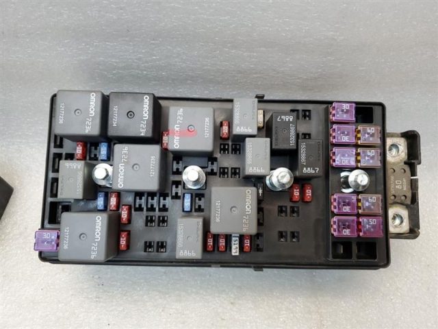 Engine Fuse Box 3.5L V6 Fits 2005 Malibu new-style - Image 2