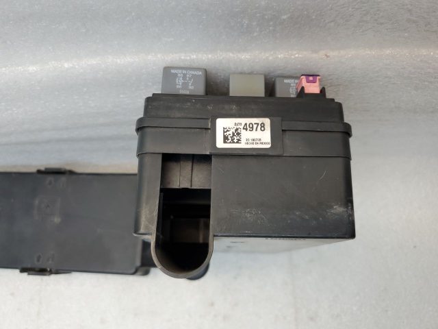 Engine Fuse Box 3.5L V6 Fits 2005 Malibu new-style - Image 3