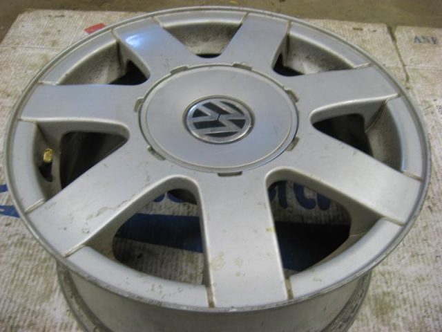 Wheel 15X7 Aluminum With Cap (Light Scratches) Fits 1998-2001 Passat - Image 2