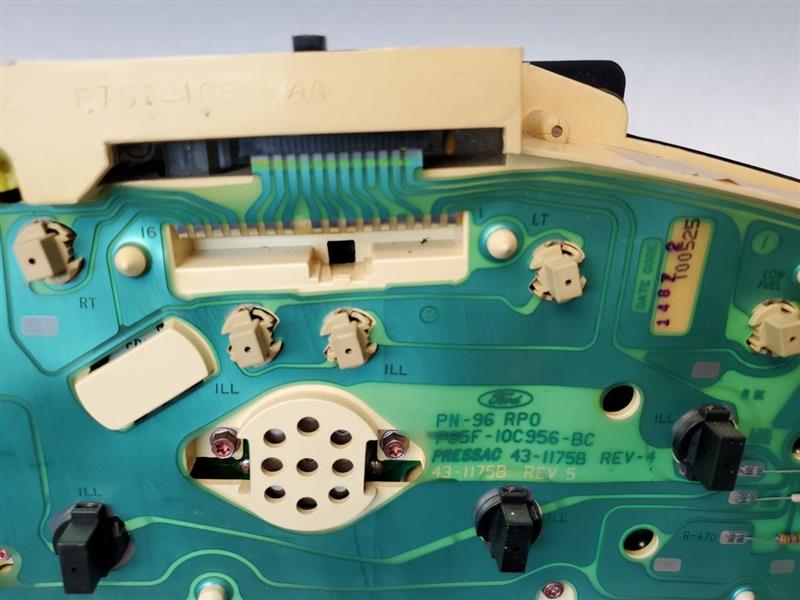 Speedometer Instrument Cluster MPH With Tach Fits 19971998 Ford F150