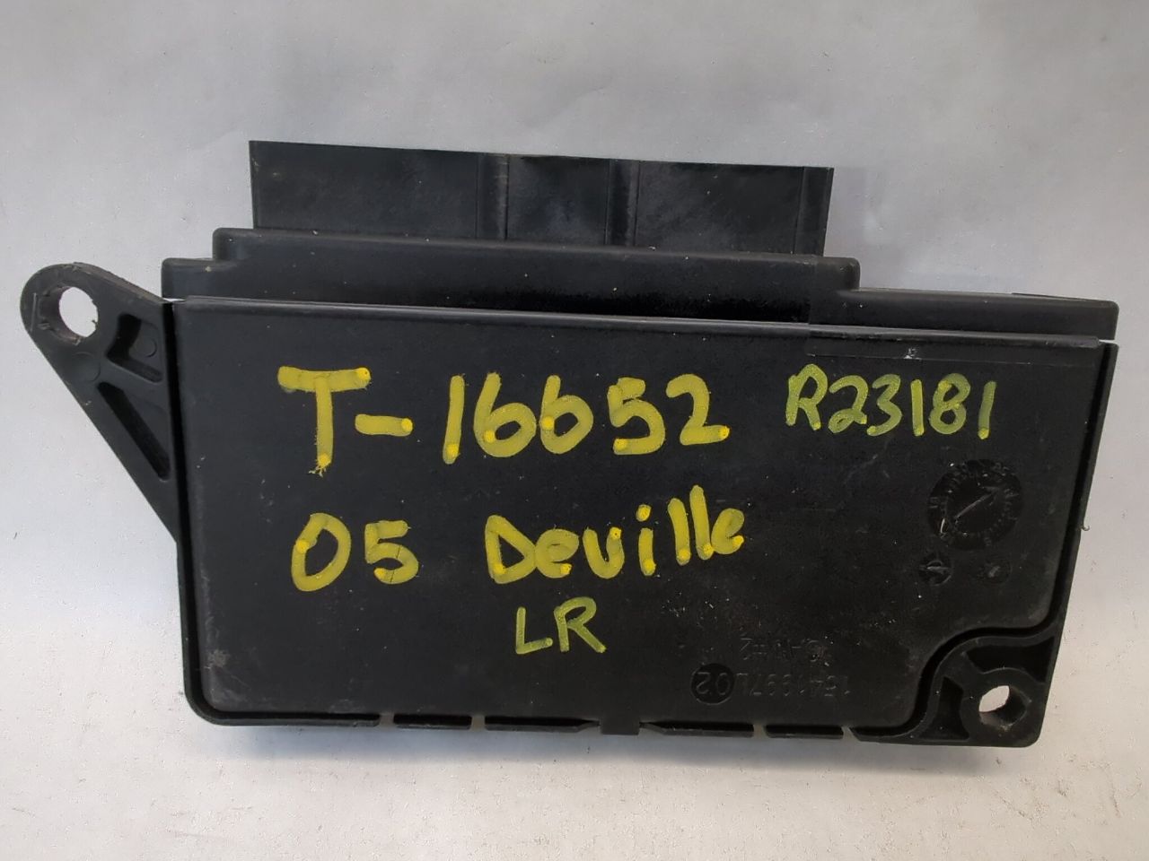 thumbnail image 2 of OEM 2004-2005 Cadillac Deville Rear Door Control Module – Motorola 25762509 2 of 5