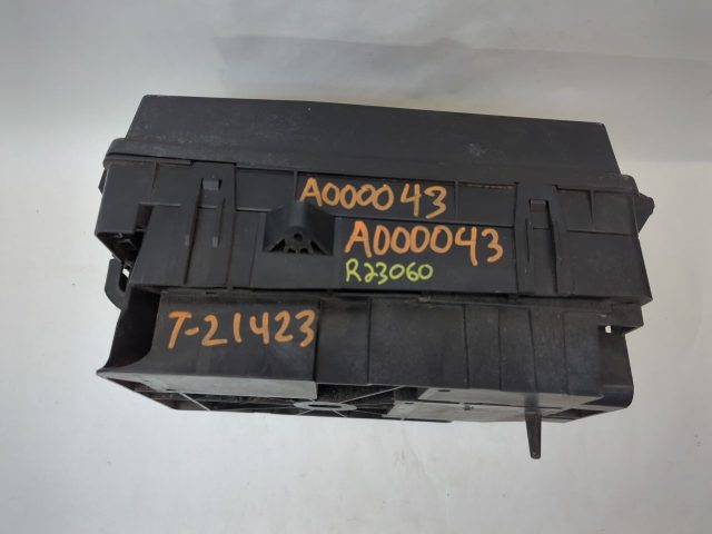 Engine Under Hood Fuse Box *Compare* Fits 2010-2011 Camaro - Image 4