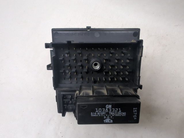 Interior Fuse Box 15058033 (Drivers Dash) Fits 2003-2005 Silverado 2500 - Image 2