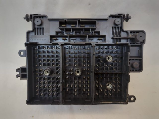 Engine Fuse Box Under Hood 15177117 Fits 2003-2005 Silverado 2500 - Image 2
