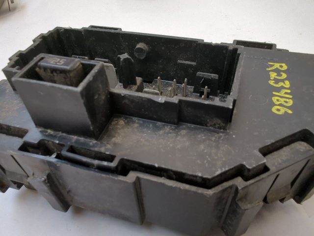 Interior Cabin Fuse Box GM 25815393 Match Part # - Image 3