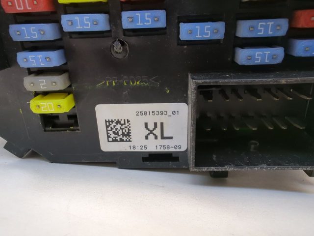 Interior Cabin Fuse Box GM 25815393 Match Part # - Image 4