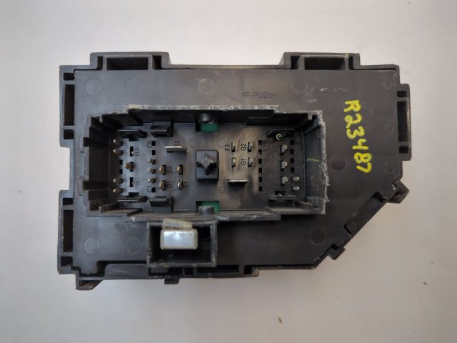 Interior Cabin Fuse Box GM 15925044 Match Part # - Image 2