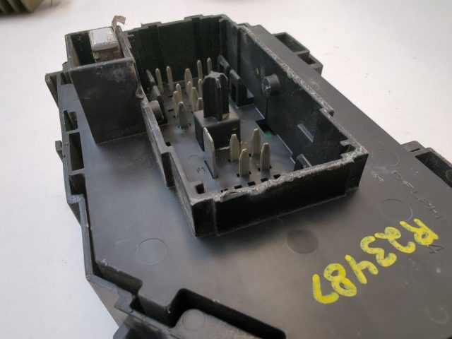 Interior Cabin Fuse Box GM 15925044 Match Part # - Image 3