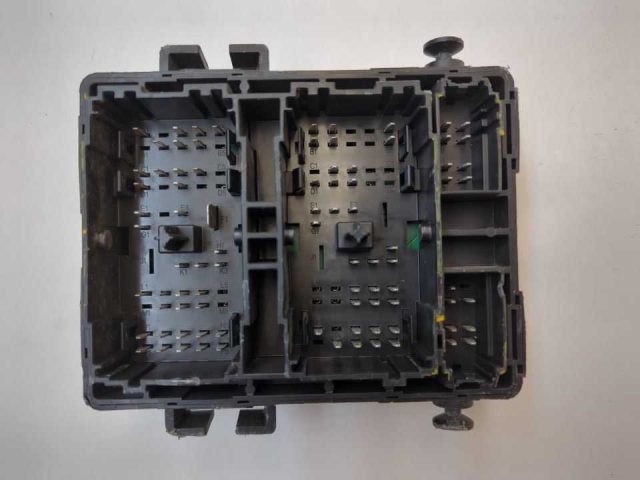 Interior Cabin Fuse Box GM 15093837 Match Part # - Image 2