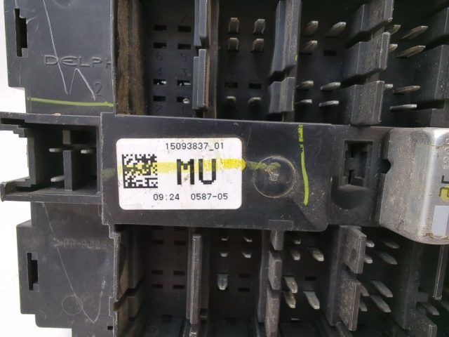 Interior Cabin Fuse Box GM 15093837 Match Part # - Image 3