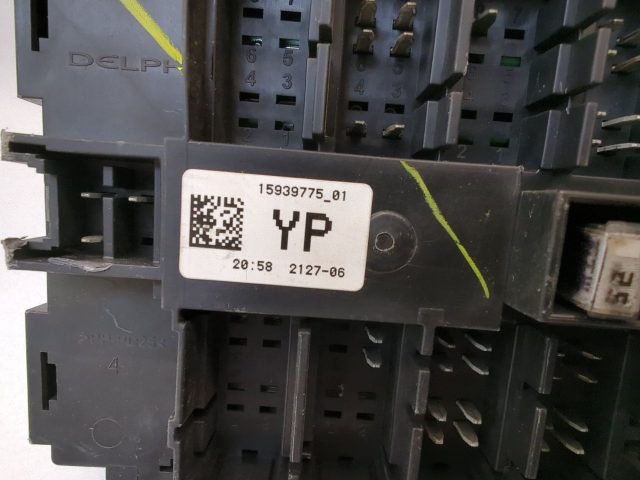 Interior Cabin Fuse Box GM 15939775 Match Part # - Image 3