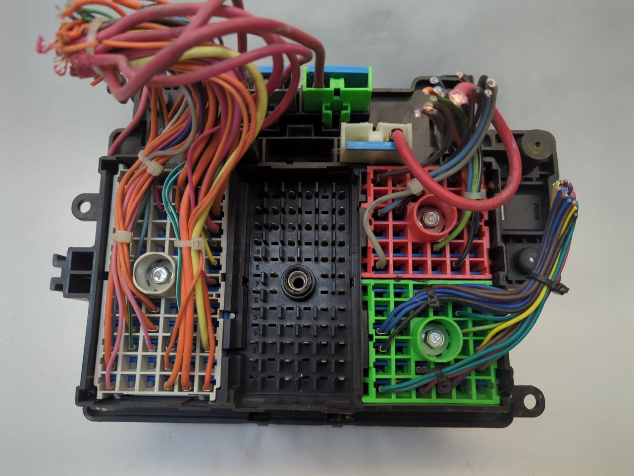 Engine Fuse Box 15201930 Match Part # Fits 2003-2005 Silverado 1500 - Image 2