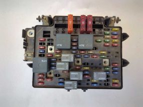 Engine Fuse Box 15328806 Match Part # Fits 2000-2002 Silverado Sierra