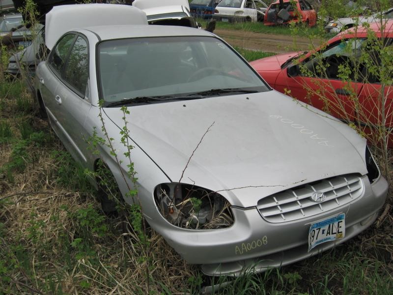 2001 Hyundai Sonata STD (AA0008) Part Out