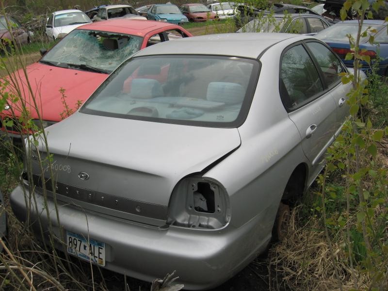 2001 Hyundai Sonata STD (AA0008) Part Out