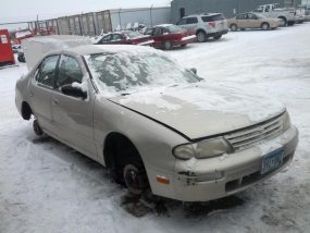 1996 Nissan Altima GXE (AA0111) Part Out