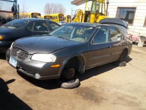 2000 Nissan Maxima SE (AA0124) Part Out