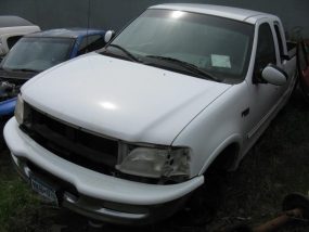 1997 Ford F-150 XLT (AA0015) Part Out