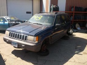1994 Jeep Grand Cherokee Laredo (AA0143) Part Out