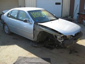 2001 Nissan Altima GXE (AA0188) Part Out