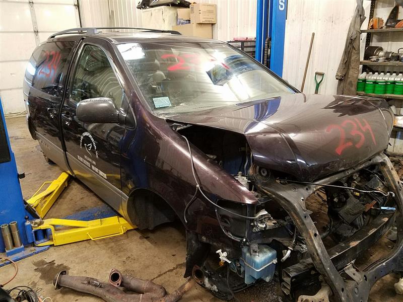 2001 Toyota Sienna XLE (AA0234) Part Out