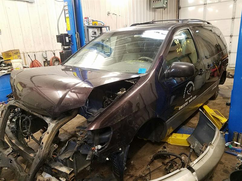 2001 Toyota Sienna XLE (AA0234) Part Out