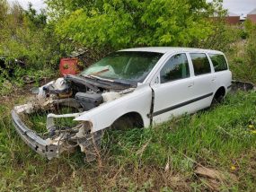 2004 Volvo V70 2.4 (AA0237) Part Out
