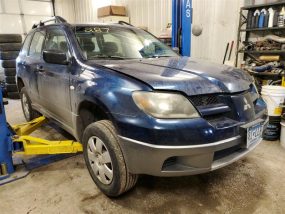 2004 Mitsubishi Outlander LS (AA0287) Part Out