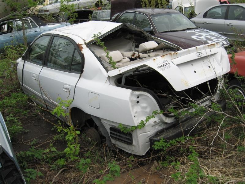 2005 Hyundai Elantra GLS (AA0048) Part Out
