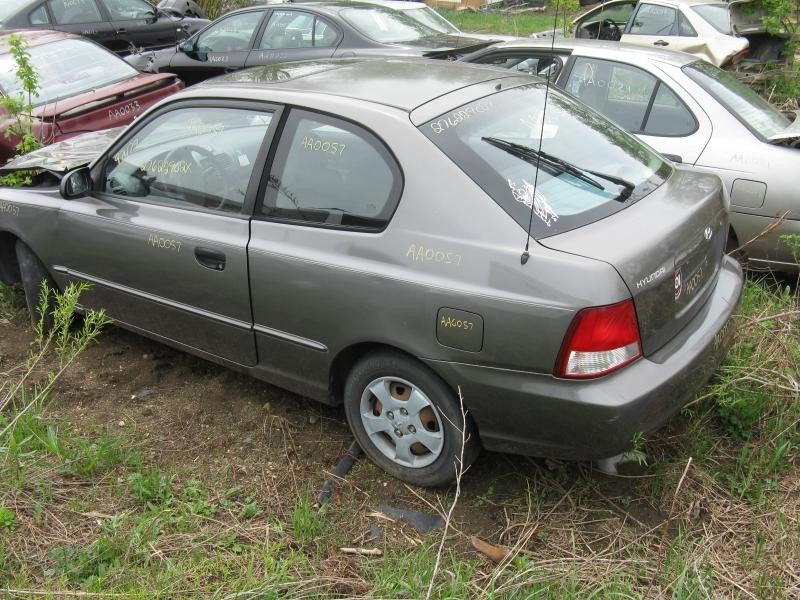 2001 Hyundai Accent GS (AA0057) Part Out