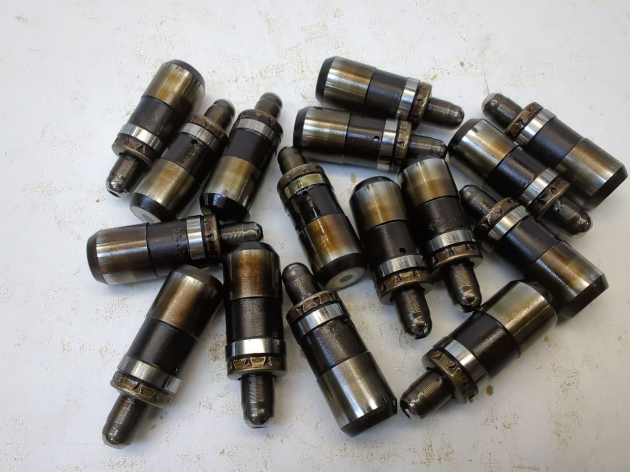 Engine Parts Misc. Valve Lash Adjuster/Lifter Set Of 16 2004 PT Cruiser