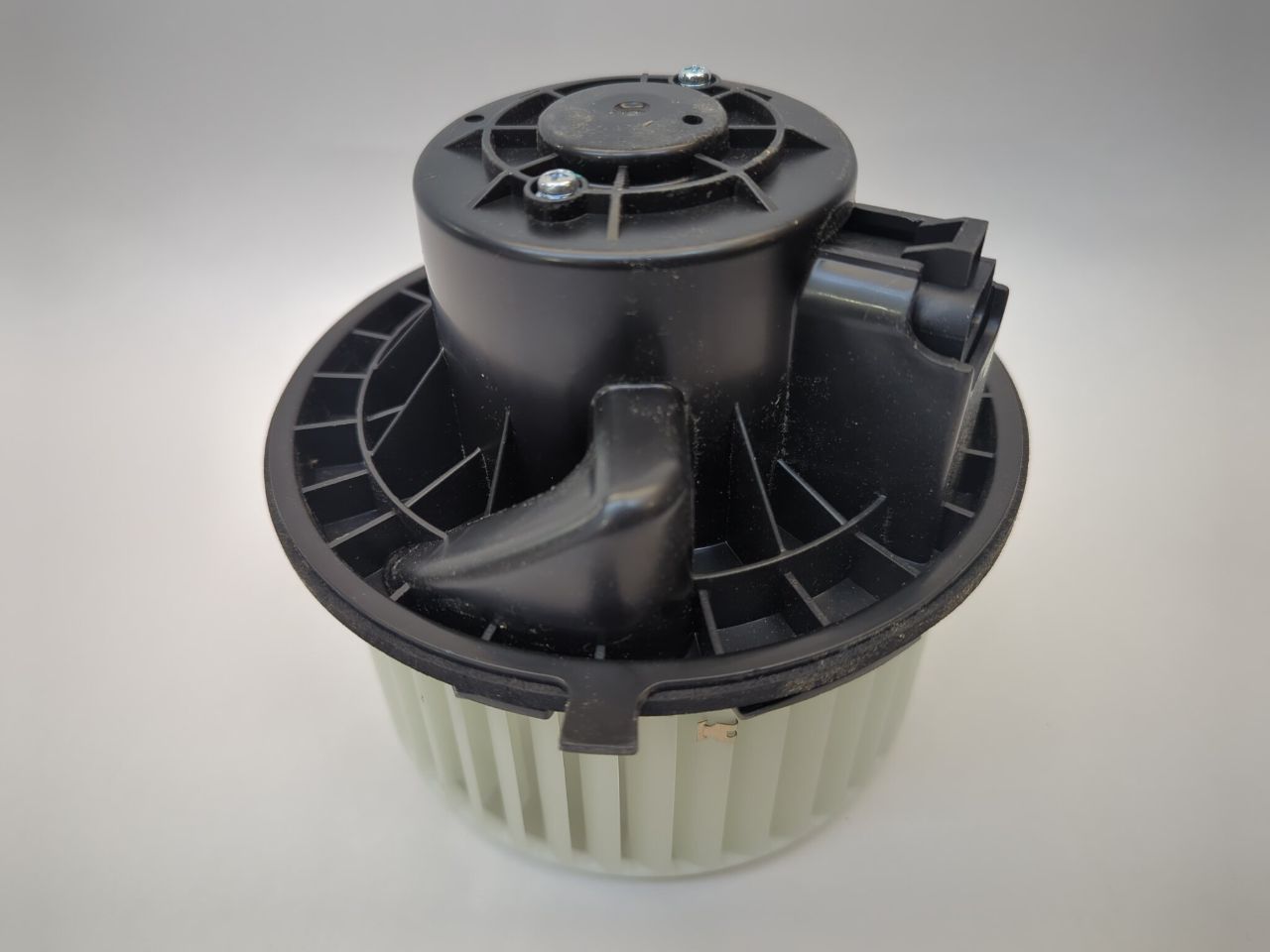 Blower Motor Front New Aftermarket Eccpp 058427 Fits 2003-2014 Suburban 1500
